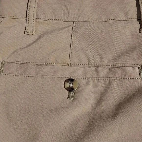 Chaps Stretch Men's Flat Front Khaki Colored Cargo Shorts Size 36 - Picture 3 of 12